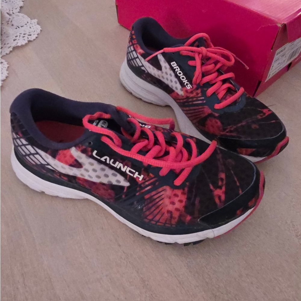 New Balance Women's Athletic Shoes - Red and Black
